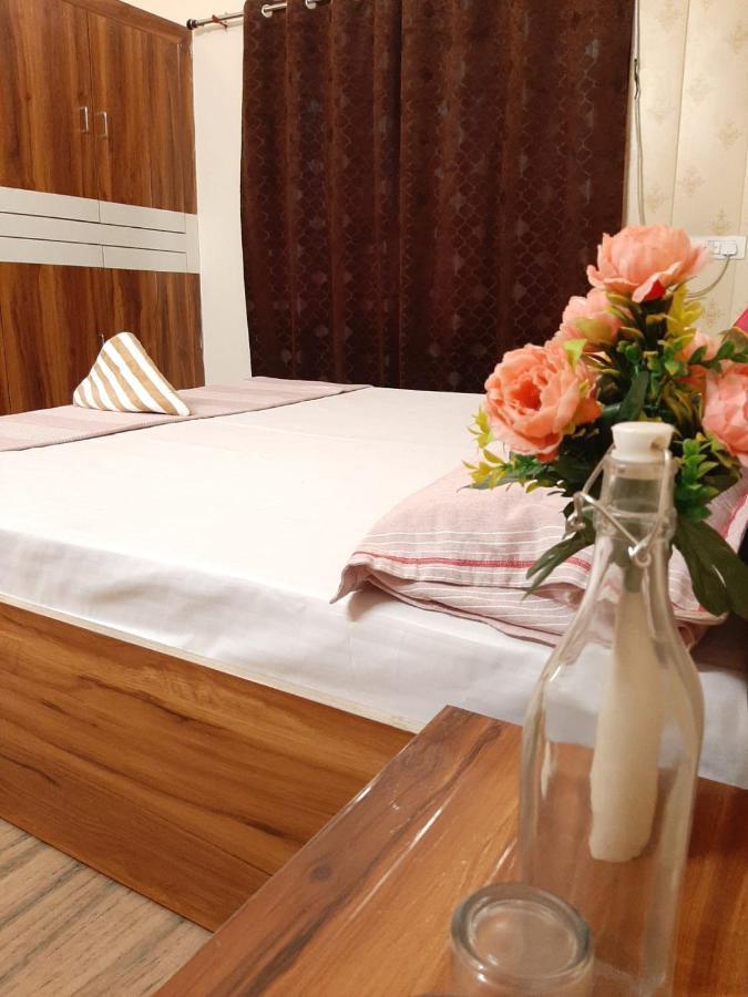Paarijaat Homestay & Guesthouse Ayodhya Zewnętrze zdjęcie